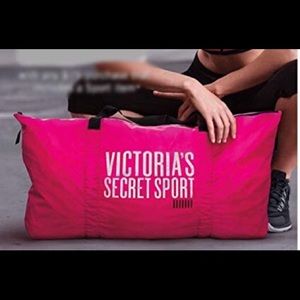 NWT!!  Victoria’s Secret Pink Nylon Gym Duffle Bag